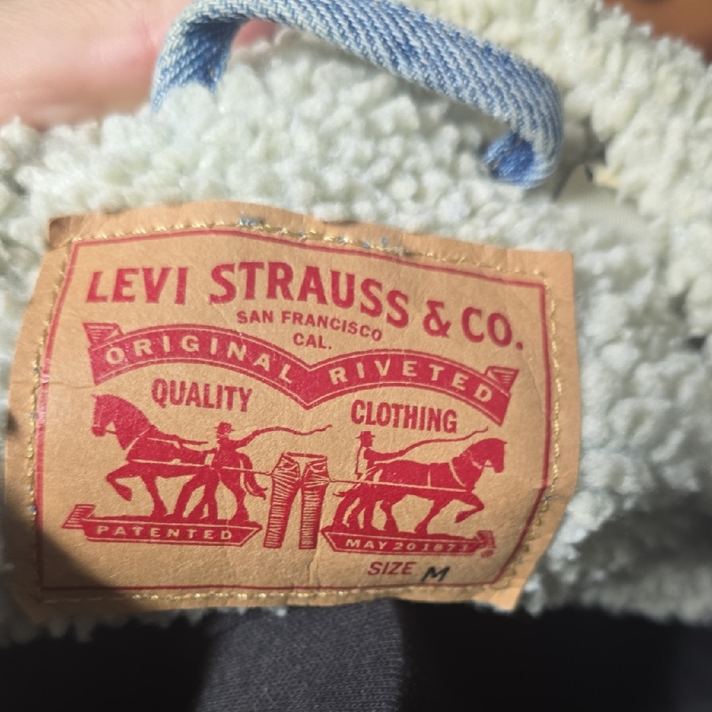 Levi's Blue Jean Jacket with Cream Collar - Picture 4 of 15
